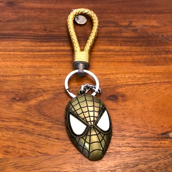 NEW 2013 MARVEL GOLD SPIDER MAN KEYCHAIN - Picture 1 of 4
